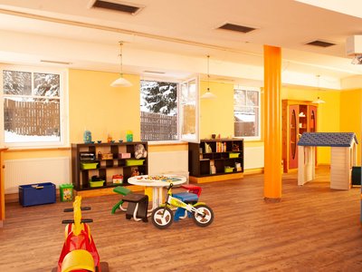 Family hotel in East Tyrol: the Jesacherhof Colorful children's play area with toys, tables, and bright pillars